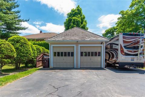 27 Lyman St, Woonsocket, RI 02895 photo 3