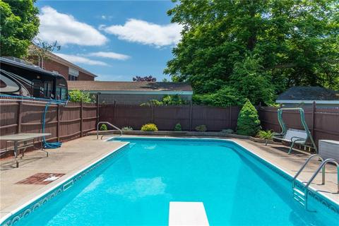 27 Lyman St, Woonsocket, RI 02895 photo 4