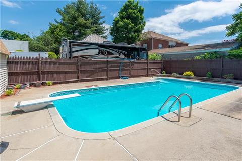 27 Lyman St, Woonsocket, RI 02895 photo 8