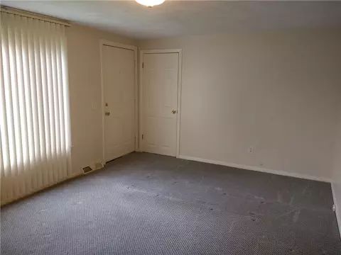 446 Buttonwoods Ave, Warwick, RI 02886 photo 4