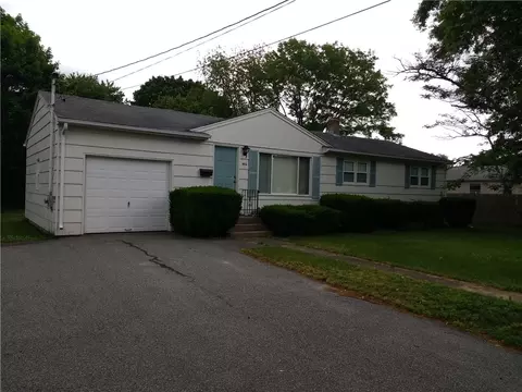 446 Buttonwoods Ave, Warwick, RI 02886 photo 2