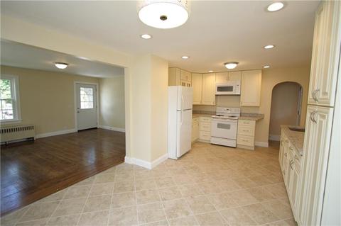 60 Glendale Ave, Warwick, RI 02889 photo 3