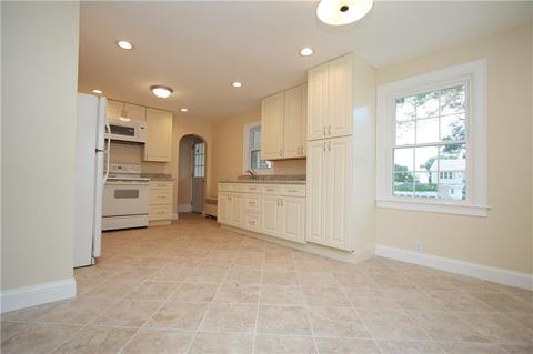 60 Glendale Ave, Warwick, RI 02889 photo 4