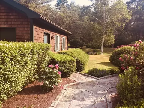 19 Shore Rd, Westerly, RI 02891 photo 2