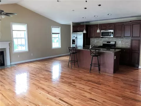 86 Danielle Dr, Woonsocket, RI 02895 photo 5