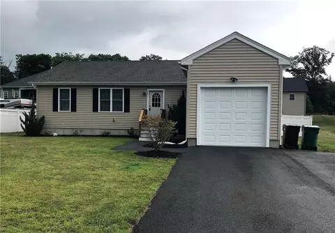86 Danielle Dr, Woonsocket, RI 02895 photo 2