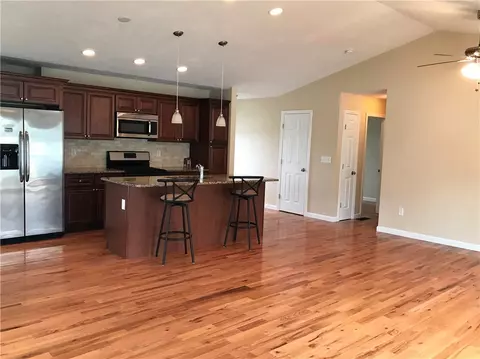 86 Danielle Dr, Woonsocket, RI 02895 photo 4