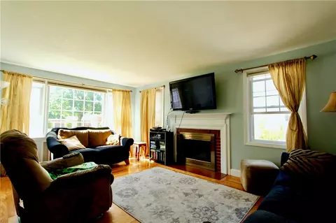 202 Inman Ave, Warwick, RI 02886 photo 5