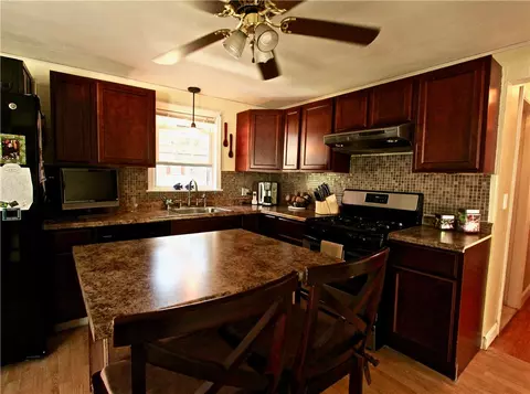 202 Inman Ave, Warwick, RI 02886 photo 3