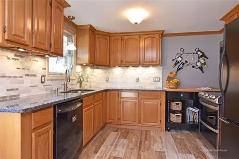 245 Dodge St, Warwick, RI 02886 photo 6