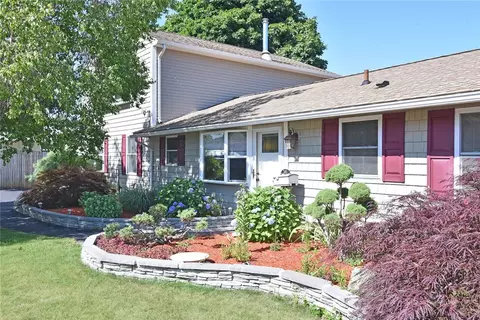 245 Dodge St, Warwick, RI 02886 photo 2