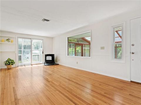 74 Maple Ln, Bristol, RI 02809 photo 9