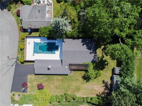 74 Maple Ln, Bristol, RI 02809 photo 4
