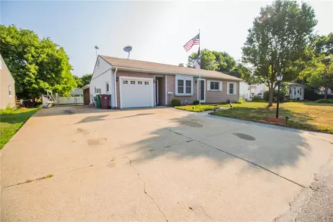 224 Marshall Rd, Woonsocket, RI 02895 photo 1