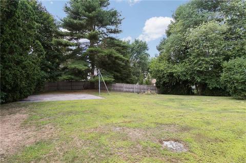 202 Bayberry Rd, Woonsocket, RI 02895 photo 2