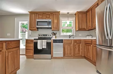 10 Arthur Ave, Warren, RI 02885 photo 15