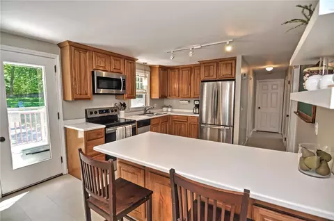 10 Arthur Ave, Warren, RI 02885 photo 13
