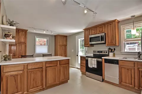 10 Arthur Ave, Warren, RI 02885 photo 14