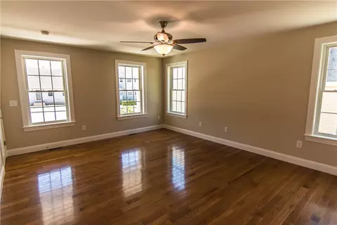 342 Logee St, Woonsocket, RI 02895 photo 4