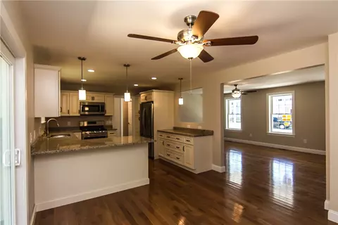 342 Logee St, Woonsocket, RI 02895 photo 3