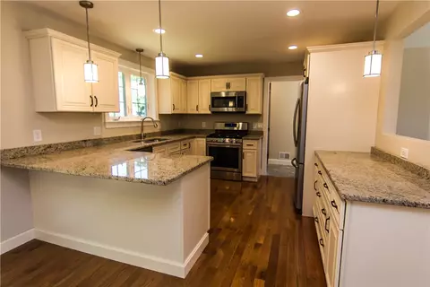 342 Logee St, Woonsocket, RI 02895 photo 2