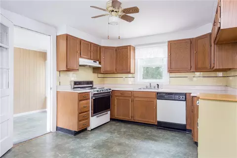 327 Hoxsie Ave, Warwick, RI 02889 photo 4