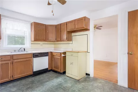 327 Hoxsie Ave, Warwick, RI 02889 photo 3