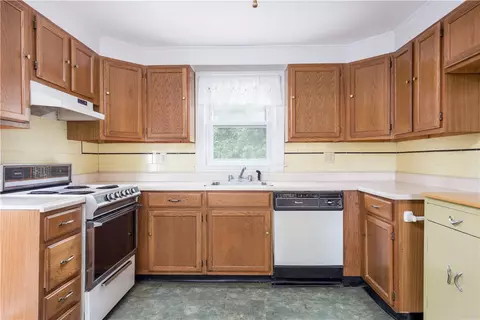 327 Hoxsie Ave, Warwick, RI 02889 photo 5