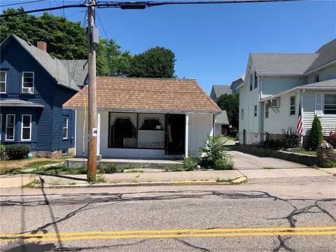 46 School St, Westerly, RI 02891 photo 2