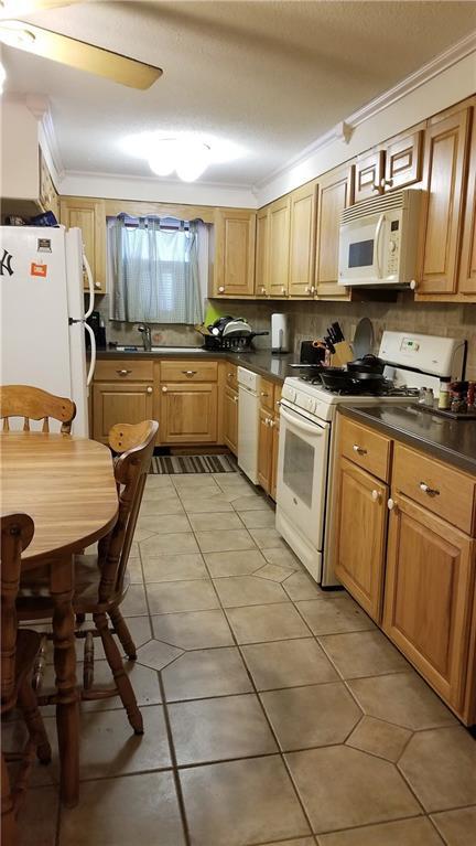 27 Barton St, Woonsocket, RI 02895 photo 9