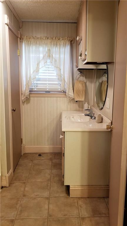 27 Barton St, Woonsocket, RI 02895 photo 11