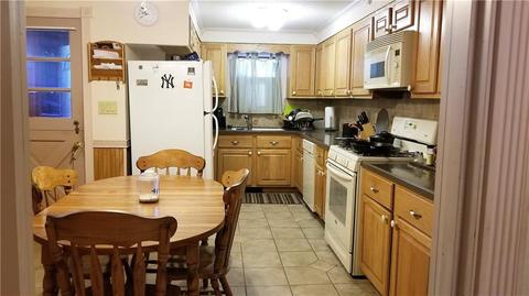 27 Barton St, Woonsocket, RI 02895 photo 8