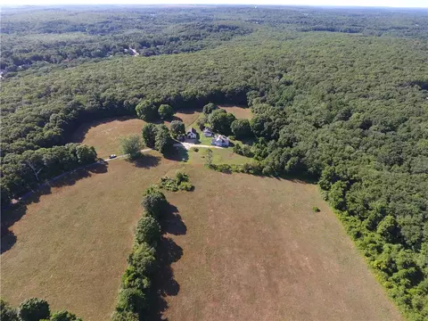 112 Winsor Ave, Johnston, RI 02919
