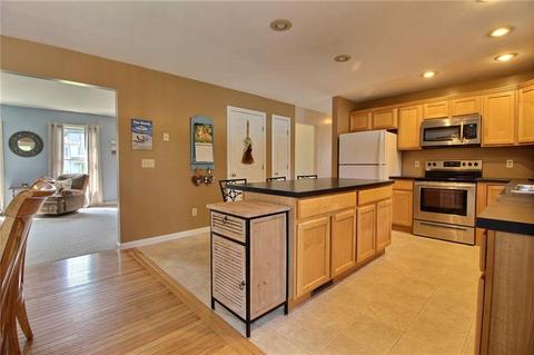 7 Pickering Dr, Westerly, RI 02891 photo 4