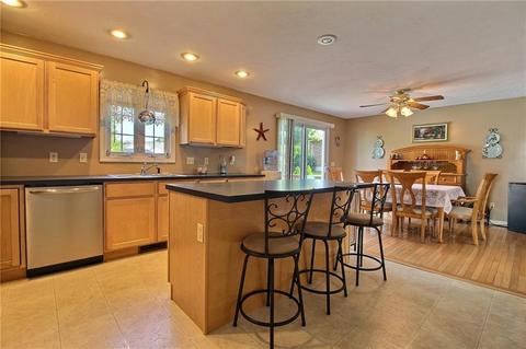 7 Pickering Dr, Westerly, RI 02891 photo 3