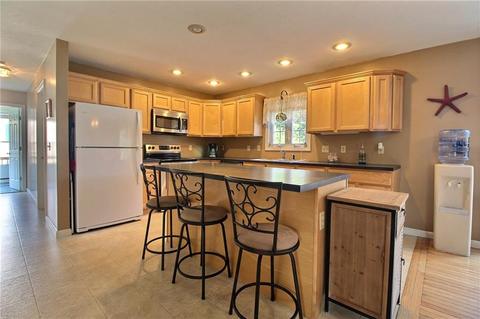 7 Pickering Dr, Westerly, RI 02891 photo 2