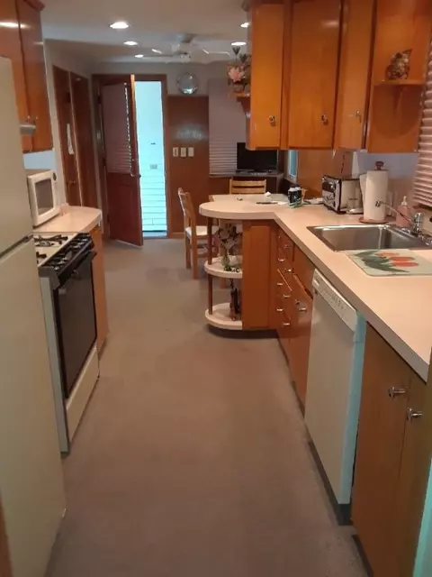 107 Cushing Rd, Warwick, RI 02888 photo 3