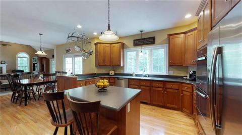 5 River Bend Rd, Upton, MA 01568 photo 2