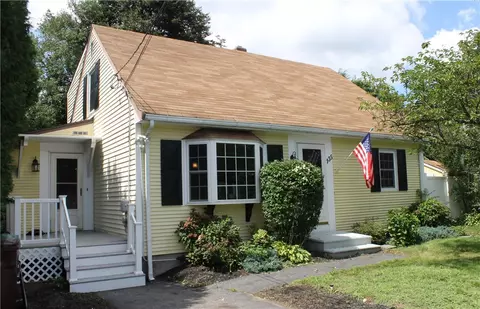 135 Lilac Ave, Woonsocket, RI 02895 photo 1