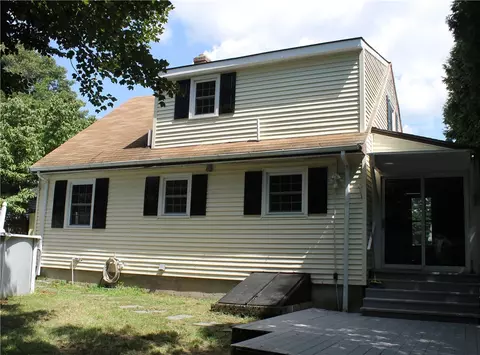 135 Lilac Ave, Woonsocket, RI 02895 photo 2