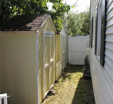 135 Lilac Ave, Woonsocket, RI 02895 photo 22