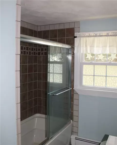 135 Lilac Ave, Woonsocket, RI 02895 photo 7