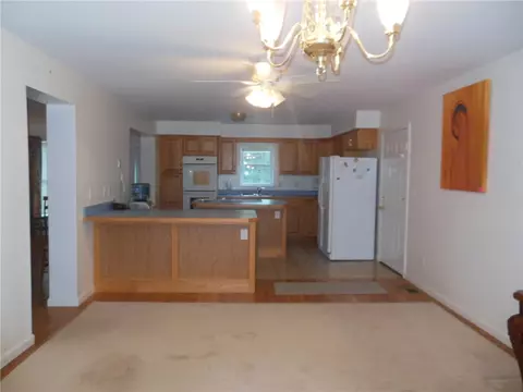 4 Schilke Dr, Westerly, RI 02891 photo 2