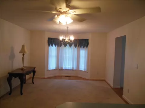 4 Schilke Dr, Westerly, RI 02891 photo 3