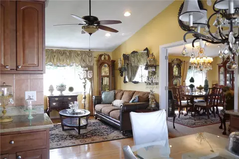 33 Step Cir, Warwick, RI 02889 photo 6