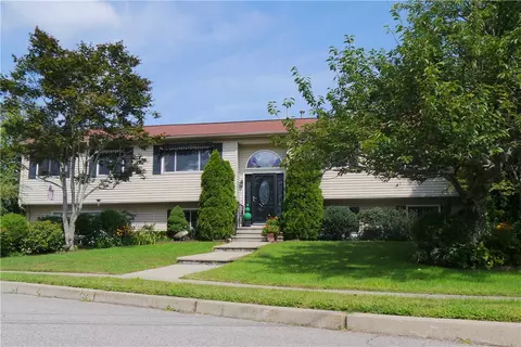 33 Step Cir, Warwick, RI 02889 photo 1