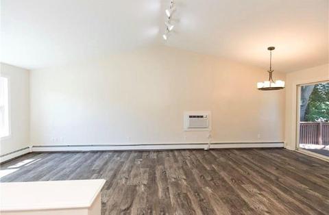 100 Holmes Rd, Warwick, RI 02888 photo 5