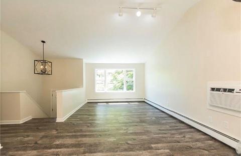 100 Holmes Rd, Warwick, RI 02888 photo 4