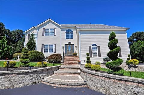 56 Red Hawk Dr, Cranston, RI 02921 photo 3