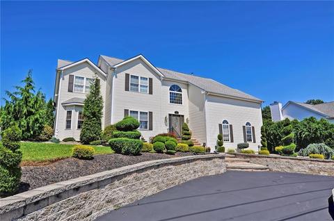 56 Red Hawk Dr, Cranston, RI 02921 photo 2